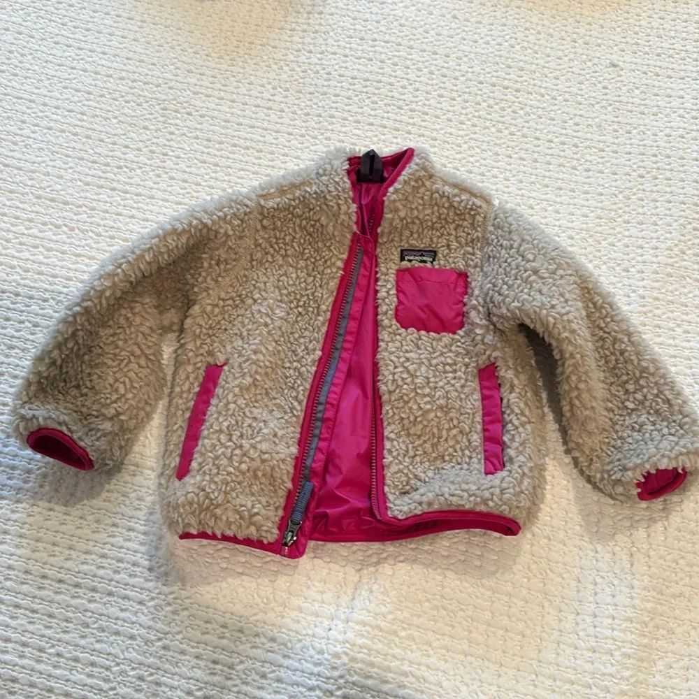 Patagonia little girl’s teddy coat